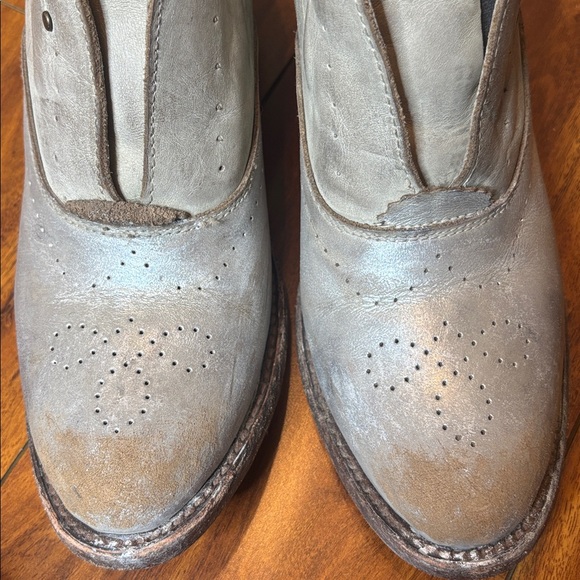 Freebird Leather “Sarah”
Shoe Booties in custom Silver Wash! - Picture 9 of 12